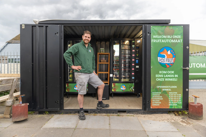 Vos Fruit met Crane Shopper vendingmachine in container