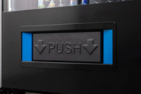 Uitgiftebak met PUSH-klep en blauwe accenten van een verkoopautomaat