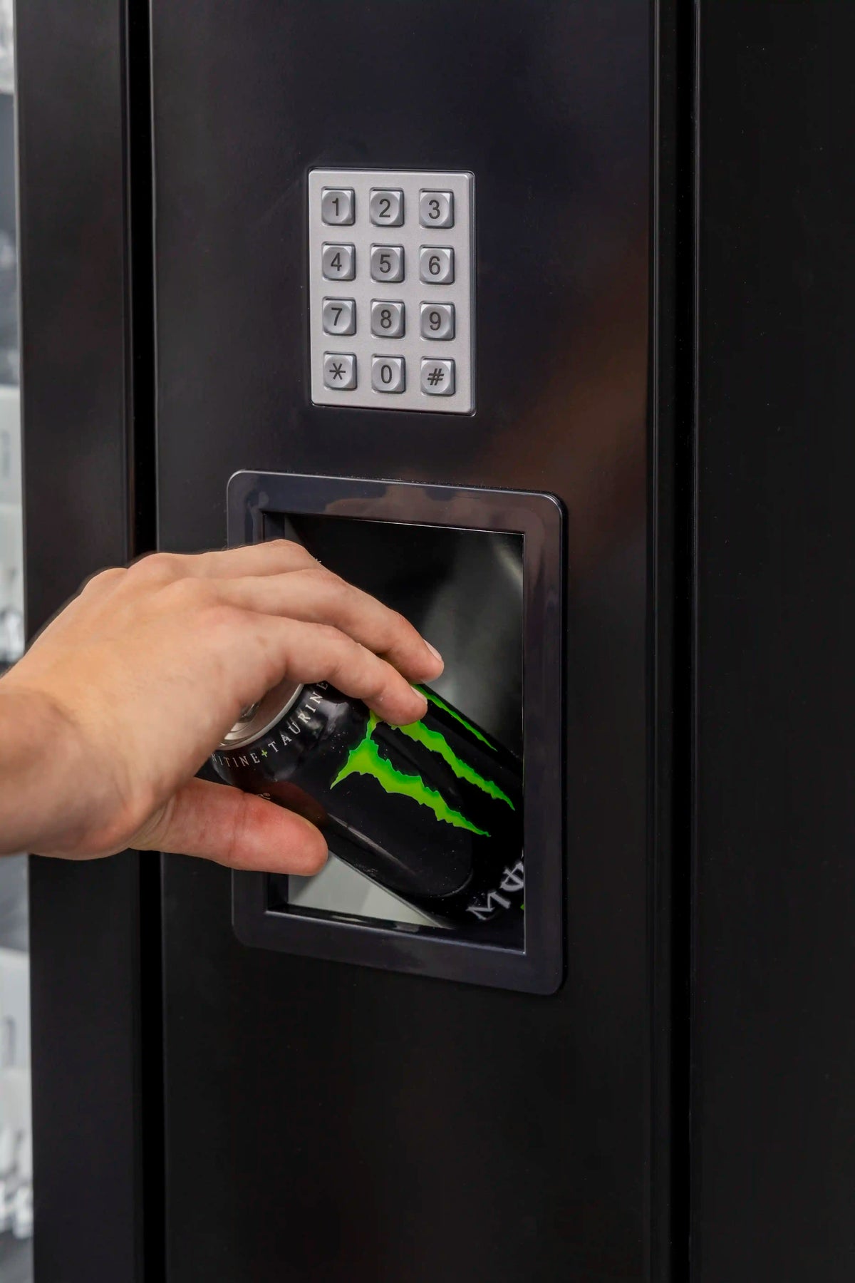 Uitgiftebak drankenautomaat