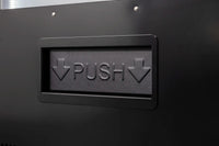 Uitgiftebak met PUSH-klep van een outdoor snackautomaat